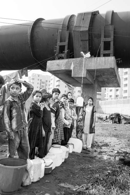 Queue and Rush for Drinking Water at a leakage from the main pipeline in North-East district, National Capital Territory of Delhi